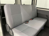 居心地の良い後席空間が乗員に深いくつろぎをもたらします。
