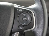 ◆アダプティブクルーズコントロール◆予め設定した車速内でクルマが自動的に加減速。前走車との適切な車間距離を維持しながら追従走行します。【LKAS】車線維持支援システムでステアリング操作を支援。