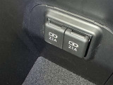 充電用USB端子付き。スマートフォンなどの充電に便利です。