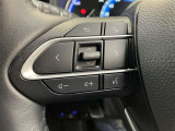 【ステアリングスイッチ付ハンドル】ナビゲーションに視線を移さず、ハンドルから手を離さず、運転に集中したまま手元でオーディオ操作できます♪