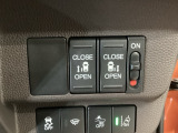 【両側パワースライドドア】両側がパワースライドドアになっており、運転席のスイッチやスマートキーでも開閉が可能です!開口部も広いので乗り降りも楽々♪