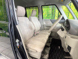 運転席シート廻りは使用感も少なく、良好な状態となっています。丁寧に使われていたことがよくわかりますね。