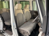 乗降がしやすい運転席。高さが調節できて小柄な方でも運転しやすいポジションをとることができます。