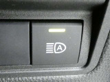 【オートマチックハイビームヘッドライト】ハイビーム走行時に対向車や前走車をカメラで認識して自動的にロービームにする機能が装備されています。※道路環境などによっては作動しない場合があります。