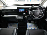 とても握りやすいステアリング!運転手の気持ちがそのまま伝わるかのような反応をしてくれます!小物入れや各ボタンの配置にこだわり、とても使いやすいです !視認性も良好なのでロングドライブもお任せ下さい!