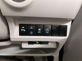 前方の自動車を検知し、追突の危険性が高まったら、音や警告灯などで警告し、ドライバーにブレーキ操作を促します!