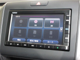 ナビゲーションは純正メモリーナビ(VXM-215Ci)を装着しております。AM、FM、CD、Bluetoothがご使用いただけます。初めて訪れた場所でも安心ですね!