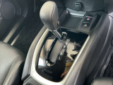 駐車ブレーキは電動式です。オートホールド機能付きで便利ですね