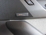 BOSEサウンドシステムを搭載しておりますので運転中も心地の良いサウンドをお楽しみいただけます♪車内のの反響音を搭乗員の耳元に集め、まるでライブ会場にいるような「センターポイント」機能が秀逸です♪