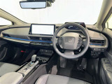 運転席まわりです。 各操作スイッチは使いやすい位置に配置されてます。
