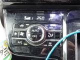 『1台』のお車に対して、3名体制で日々議論を重ね仕入れを行っております。
