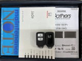 スマートキーは鍵をバッグに入れたままでもドアロックの開閉やエンジンのON・OFFができます。夜間や雨の日も鍵を探さなくて良いので便利です。