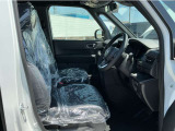 すわり心地の良い運転席・助手席です。長時間のドライブの疲れ軽減に貢献します。どうぞ快適なドライブを♪