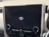 【メーカー純正ナビ】インテリアに溶け込むスタイリッシュな「専用設計」メーカーナビを装備♪視認性や操作性など基本性能にも優れ、より上質なカーライフをお楽しみいただけます。