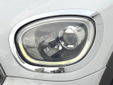 ●LEDヘッドライト:夜間走行時も良好な視界を確保し安心して運転できる高輝度LEDヘッドライトを装備!点灯速度が早く、消費電力も抑えられています。
