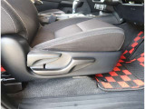 【シートアジャスター】上下調整できるシートアジャスター!運転手にあったドライバーズポジションができますね。