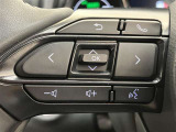 【ステアリングスイッチ付ハンドル】ナビゲーションに視線を移さず、ハンドルから手を離さず、運転に集中したまま手元でオーディオ操作できます♪
