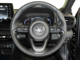 快適な操作性の運転席、ハンドルも綺麗に清掃済みです。もちろん安全を守るエアバッグも装備しているので安心してお乗りいただけます。