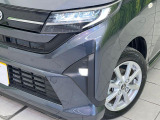 【LEDヘッドライト】悪天候や夜間走行時も良好な視界を確保し安心して運転できる高輝度LEDヘッドライトを装備!点灯速度が早く、消費電力も抑えられています。