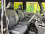 運転席シート廻りは使用感も少なく、良好な状態となっています。前オーナー様が丁寧に使っていたことがよくわかりますね。