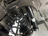 お車を安心してお乗りいただく為には、足回りの定期点検が欠かせません。サービスサポート(有償保証)では無料点検もご提供しており、安心のカーライフをお過ごしいただけるサポート体制が整っています。