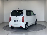 バックカメラが付いているのでバックでの車庫入れも安心です。