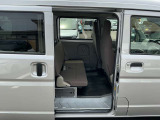 「車&rArr;充実のラインナップと確かな保証」 高品質車からお買い得な車まで豊富に取り揃え、安心して走れる「ワイド保証」でサポート致します。