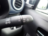 オートライト機能が装備されており暗い場所に入ると車両が検知しライトのON・OFFを自動的に切り替えてくれますので非常に便利な装備です♪