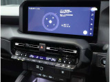 スタイリッシュなデザインのインパネ。各操作スイッチは使いやすい位置に配置されてます。