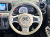 インテリアに合わせたデザインのステアリングは、運転される方のことも考え、運転しやすい形状、大きさです。是非一度、実際に触ってお確かめください。