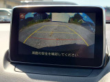 バックカメラで後方の安全確認できます