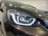 LEDヘッドライトで夜道も安心!
