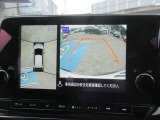 【アラウンドビューモニター装備】 バックカメラによる後方の確認だけでなく4つのカメラで真上から見ている様に周囲360度を写し出し、自車周辺の詳細な状況を確認出来ます。狭い場所での取り回しも安心です。