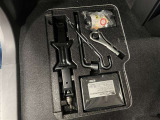 パンク修理キット搭載車!助手席のフロアマットの下にあります!