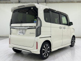 【車両状態証明書付】より安心してご購入頂く為、第三者機関による車両状態証明書を見ながら実車確認できます(フロントガラスのA1減点はほとんどの中古車にあるミリ単位の飛び石傷ですのでご安心下さい)。
