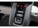 停車中にブレーキペダルから足を離していても、自動的にブレーキを保持してくれる機能です♪保持中にアクセルを操作すると自動でブレーキを解除してくれます♪信号待ちや駐車券を取る時などに便利な機能です♪