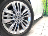 【純正18インチアルミホイール】外観にマッチした純正アルミホイールを装着しております。各種社外アルミホイールや、スタッドレスタイヤも取扱いしております。是非ご相談ください♪