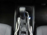 フロアシフトのCVTオートマチック車です。