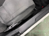 痛みの出やすい運転席シートの角、フロアマット、座面、ともに良好です