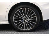 メルセデスの認定中古車「サーティファイドカー」では、万一お車が故障した場合も、ご購入後1年間もしくは2年間※は走行距離にかかわらずメルセデス・ベンツ正規サービスネットワークで無料修理いたします