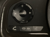 ステアリング左手側にオーディオ関連のコントロールスイッチを配置しています。操作時は視線を逸らすことなく運転に集中できます。