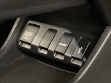 専用のケーブルを繋げばスマホのミラーリングが可能です。車内モニターでYouTubeを視聴することも出来ますよ♪