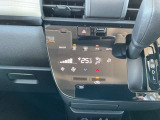 オートエアコン付き♪温度調整、風量調整も自動でしてくれますから、車内はいつも快適空間でございます!想像以上に便利な装備なんですよ☆