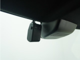 ◆ドライブレコーダー◆映像・音声などを記録する自動車用の装置です。 もしもの事故の際の記録はもちろん、旅行の際の思い出としてドライブの映像を楽しむことができます。