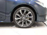 タイヤサイズは(225/40R18)で純正アルミホイールです。