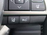 レーダークルーズコントロール(全車速追従機能付)が装備されています。高速道路で定速走行だけでなく、0km/hから約100km/hの広い範囲で先行車との車間距離を適切に保ちながら追従走行ができます。