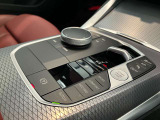 ドライバーを中心に考えた運転席の設定になっております。ナビゲーション/エアコンの操作も簡単に操作が可能です。是非、ご試乗で体感していただくことをおススメいたします。