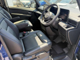 アームレスト付きで、気持ちよく運転できます。