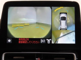 パノラミックビューモニター付きです。車両を上から見たような映像をディスプレイオーディオ画面に表示。運転席からの目視だけでは見にくい、車両周辺の状況をリアルタイムでしっかり確認できます。