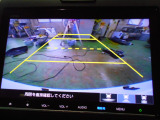 バックカメラの画像です。ガイドラインがスムースな車庫入れをサポートいたします。車庫入れの安心感がアップしますね。